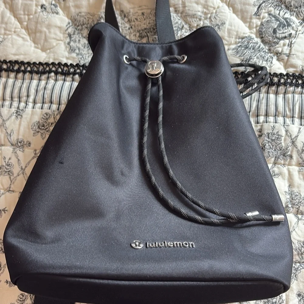 Lululemon crossbody bag. - Picture 4 of 6